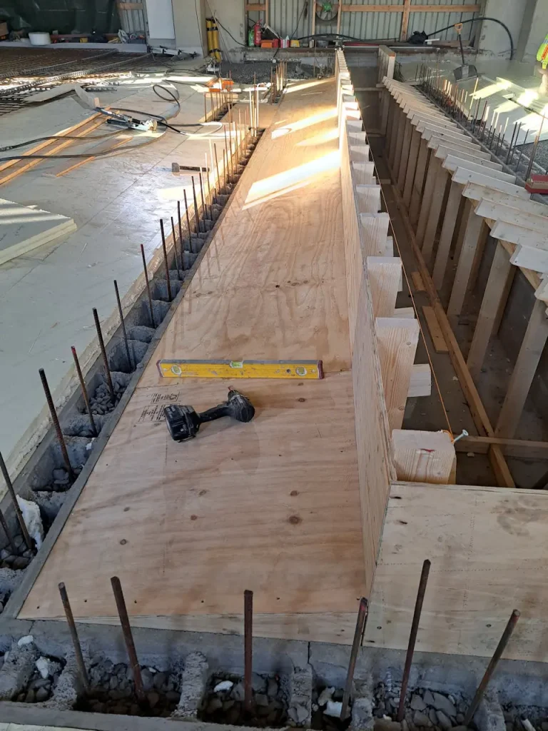 Konepalvelu Kuivalainen Oy. Hallin laajennus 1200m² /öljymonttu. Syksy 2023- kevät 2024