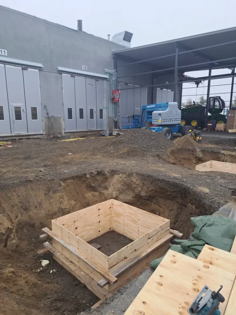 Konepalvelu Kuivalainen Oy. Hallin laajennus 1200m² /öljymonttu. Syksy 2023- kevät 2024