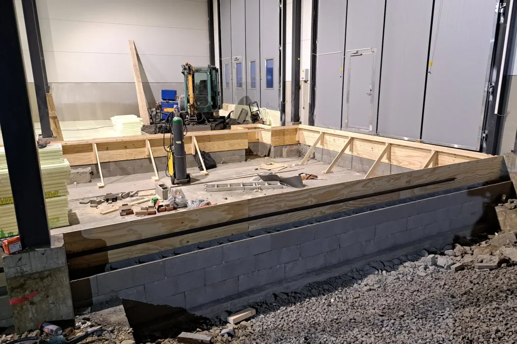 Konepalvelu Kuivalainen Oy. Hallin laajennus 1200m² /öljymonttu. Syksy 2023- kevät 2024