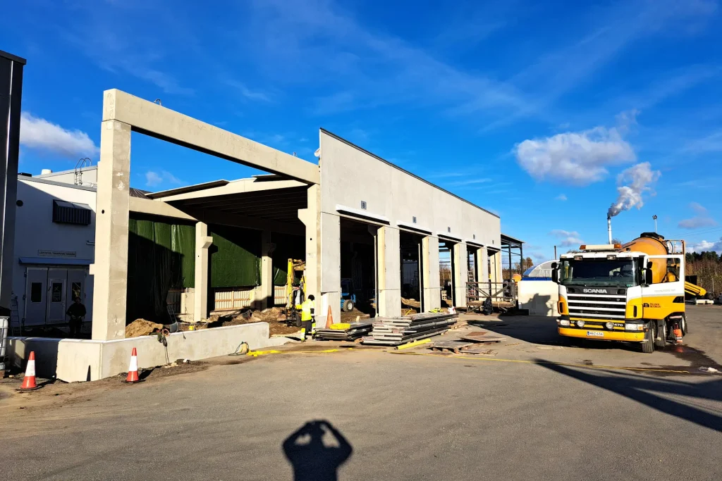 Konepalvelu Kuivalainen Oy. Hallin laajennus 1200m² /öljymonttu. Syksy 2023- kevät 2024