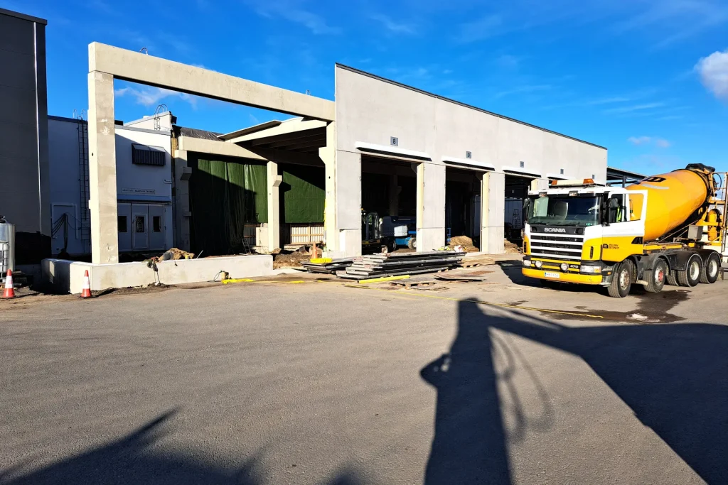 Konepalvelu Kuivalainen Oy. Hallin laajennus 1200m² /öljymonttu. Syksy 2023- kevät 2024